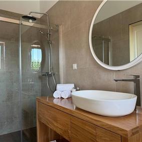 2 bedroom villa with heated pool & tennis court near Zadar, sleeps 4